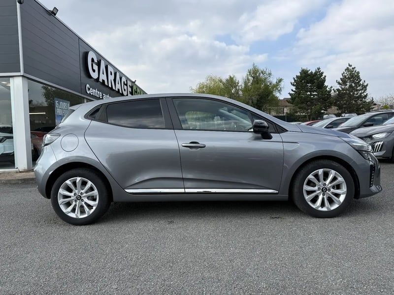 Photo de la voiture RENAULT CLIO V TCe 90 X-Tronic Evolution