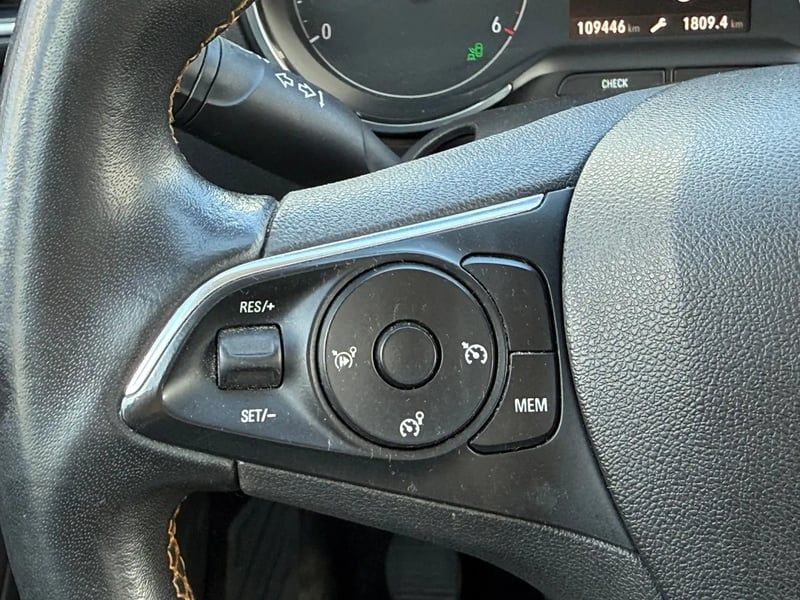 Photo de la voiture OPEL CROSSLAND X 1.5 D 102 ch Innovation
