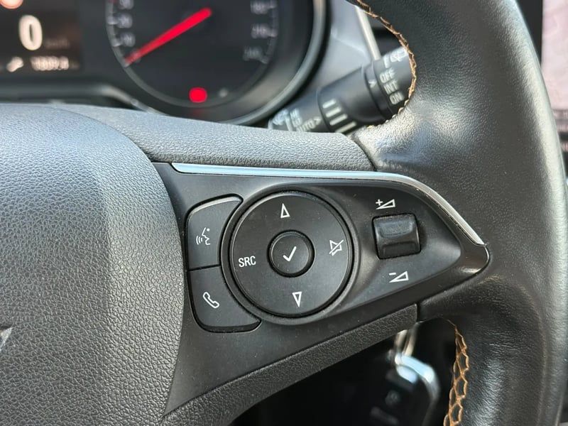 Photo de la voiture OPEL CROSSLAND X 1.5 D 102 ch Innovation