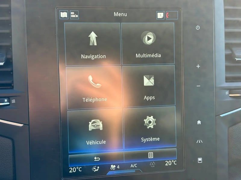 Photo de la voiture RENAULT MEGANE IV BERLINE TCe 140 FAP Intens