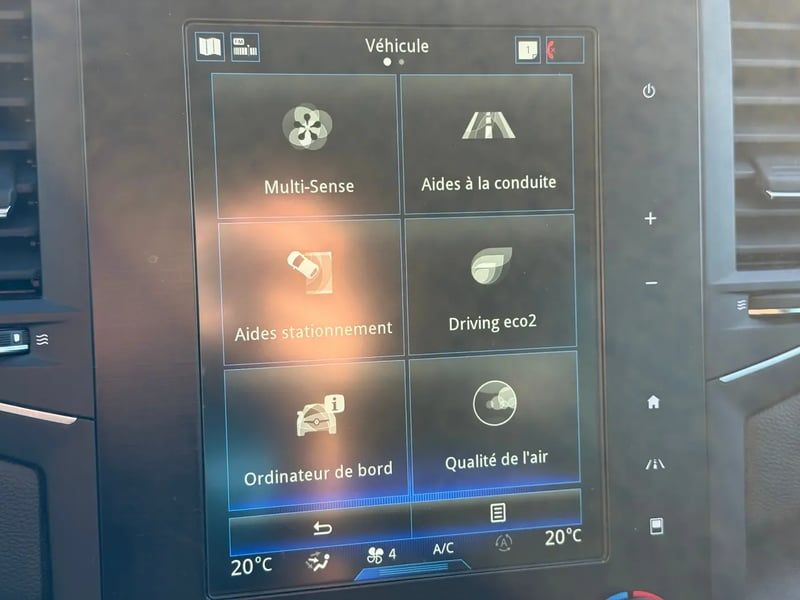 Photo de la voiture RENAULT MEGANE IV BERLINE TCe 140 FAP Intens