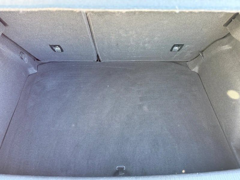 Photo de la voiture RENAULT MEGANE IV BERLINE TCe 140 FAP Intens