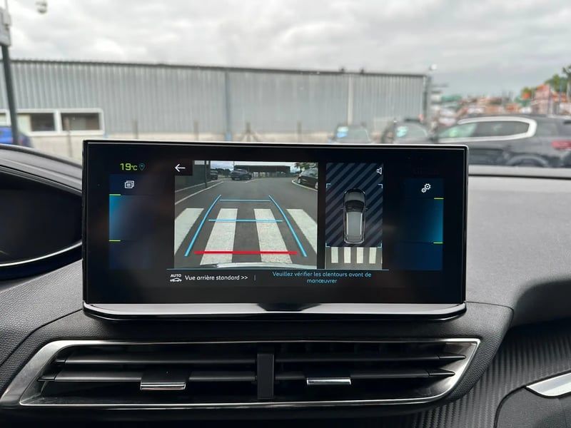Photo de la voiture PEUGEOT 3008 Hybrid 180 e-EAT8 Allure Pack