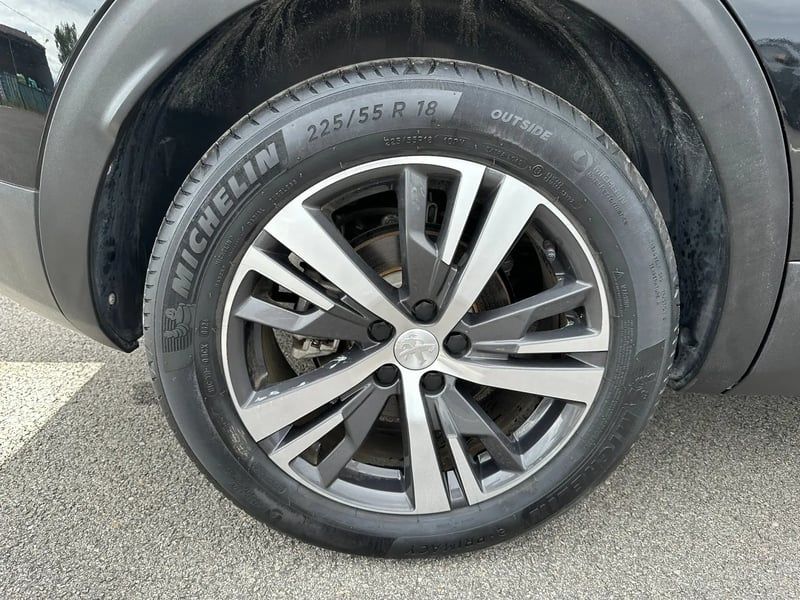 Photo de la voiture PEUGEOT 3008 Hybrid 180 e-EAT8 Allure Pack