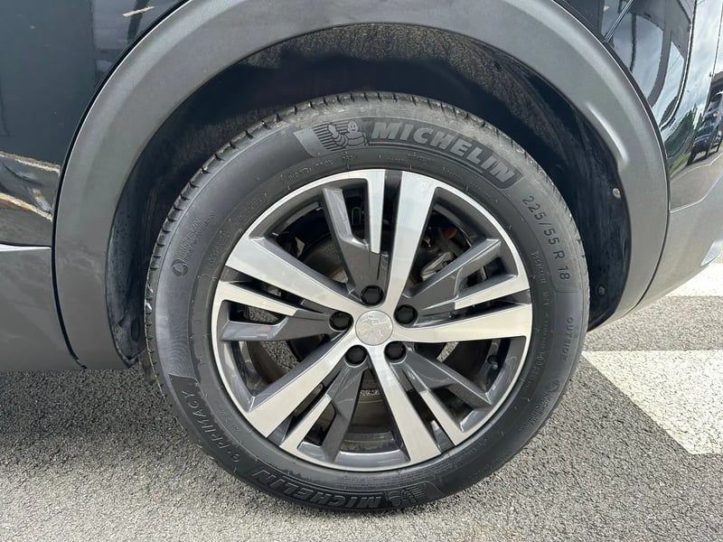 Photo de la voiture PEUGEOT 3008 Hybrid 180 e-EAT8 Allure Pack