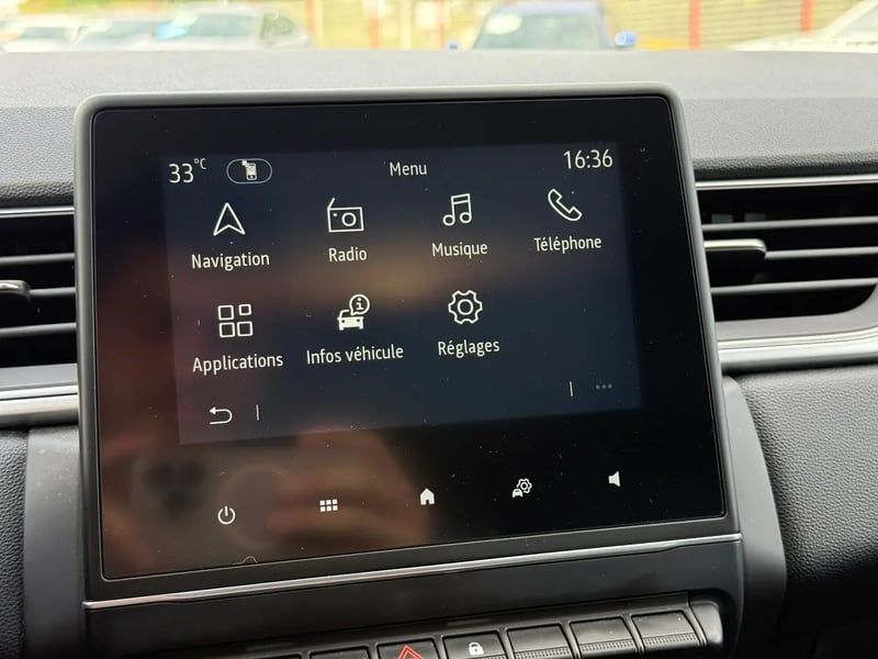 Photo de la voiture RENAULT CAPTUR mild hybrid 140 Techno