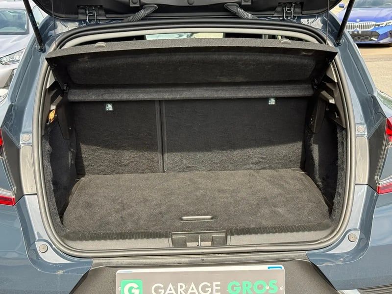 Photo de la voiture RENAULT CAPTUR mild hybrid 140 Techno
