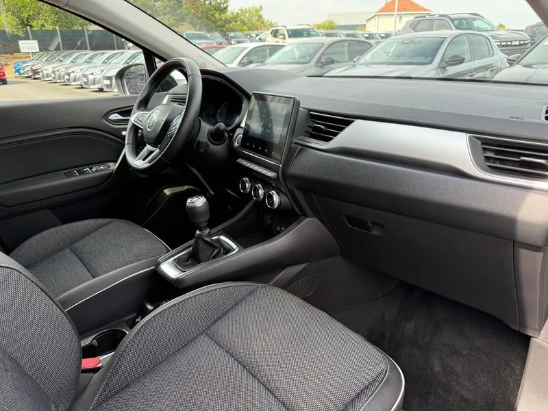 Photo de la voiture RENAULT CAPTUR mild hybrid 140 Techno