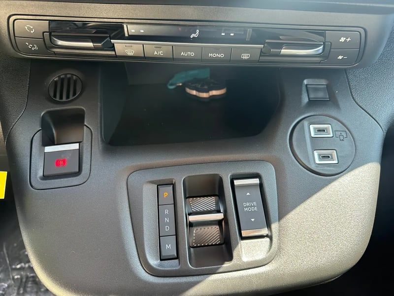 Photo de la voiture CITROEN BERLINGO Diesel 130 ch XL Automatique Max