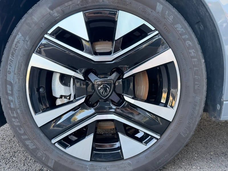 Photo de la voiture PEUGEOT 208 100 S&S BVM6 Allure