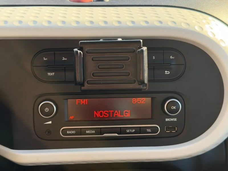 Photo de la voiture RENAULT TWINGO III 0.9 TCe 90 Energy E6C Limited