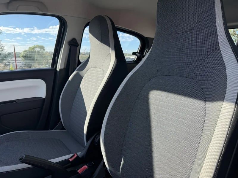 Photo de la voiture RENAULT TWINGO III 0.9 TCe 90 Energy E6C Limited