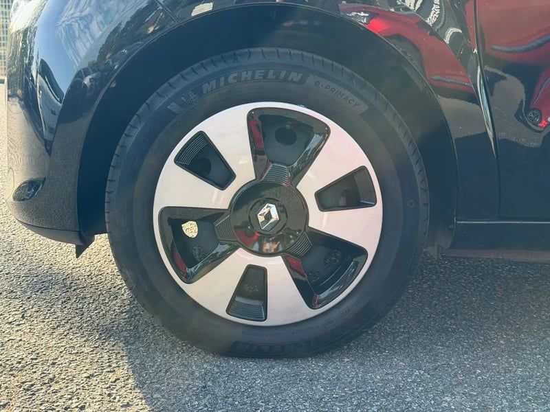 Photo de la voiture RENAULT TWINGO III 0.9 TCe 90 Energy E6C Limited