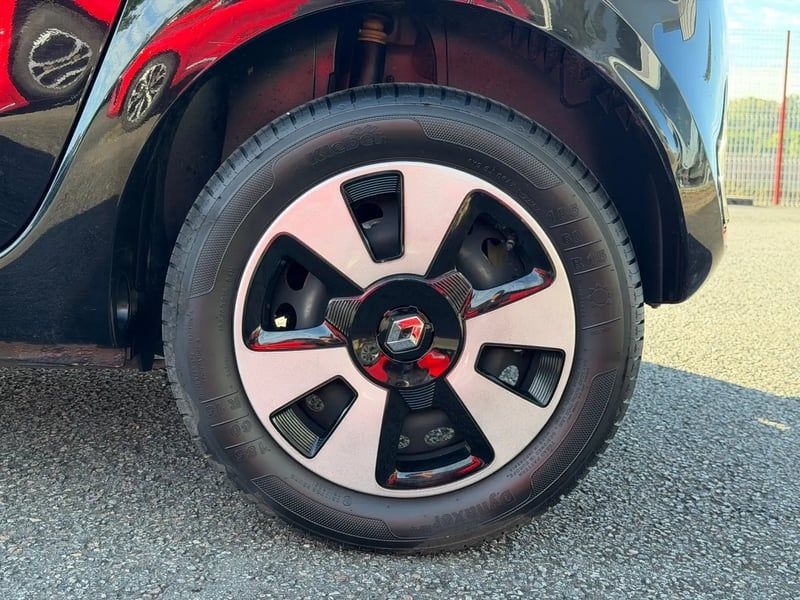 Photo de la voiture RENAULT TWINGO III 0.9 TCe 90 Energy E6C Limited