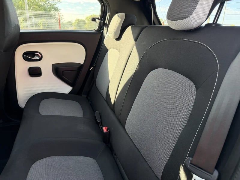Photo de la voiture RENAULT TWINGO III 0.9 TCe 90 Energy E6C Limited