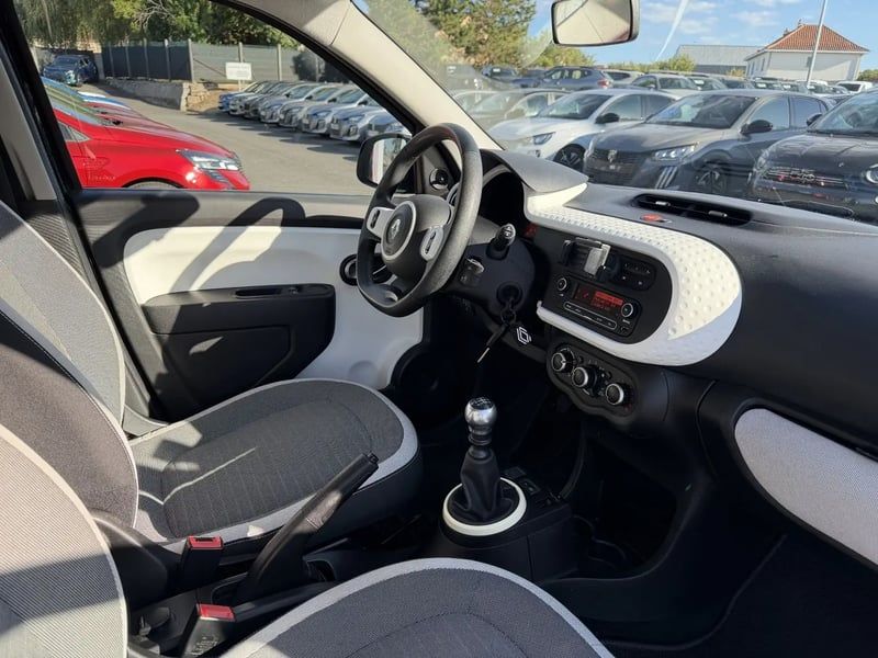 Photo de la voiture RENAULT TWINGO III 0.9 TCe 90 Energy E6C Limited