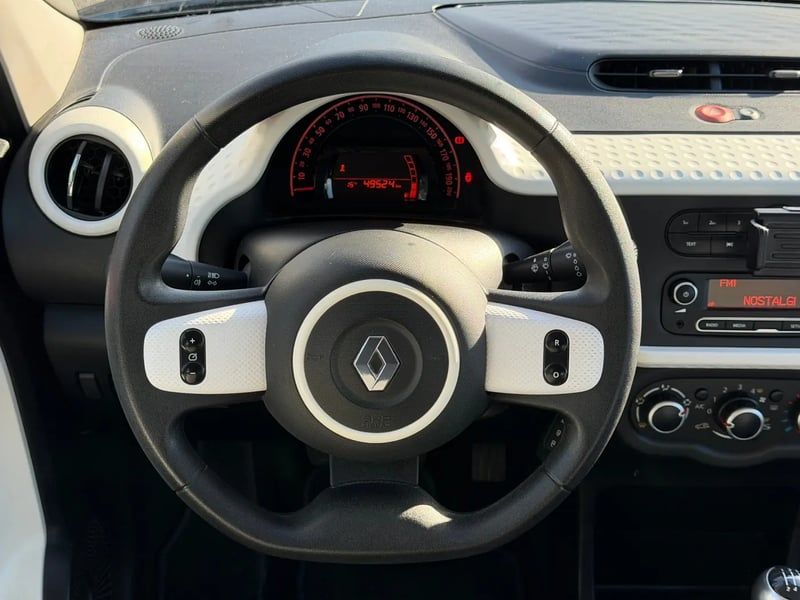 Photo de la voiture RENAULT TWINGO III 0.9 TCe 90 Energy E6C Limited