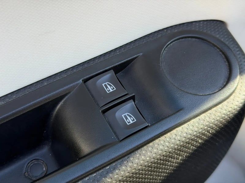 Photo de la voiture RENAULT TWINGO III 0.9 TCe 90 Energy E6C Limited