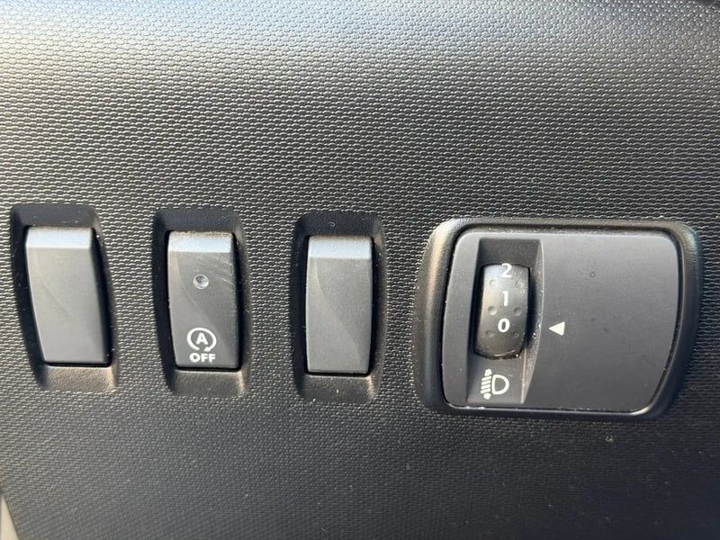 Photo de la voiture RENAULT TWINGO III 0.9 TCe 90 Energy E6C Limited