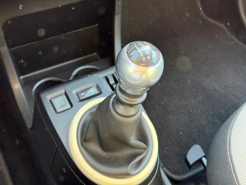 Photo de la voiture RENAULT TWINGO III 0.9 TCe 90 Energy E6C Limited