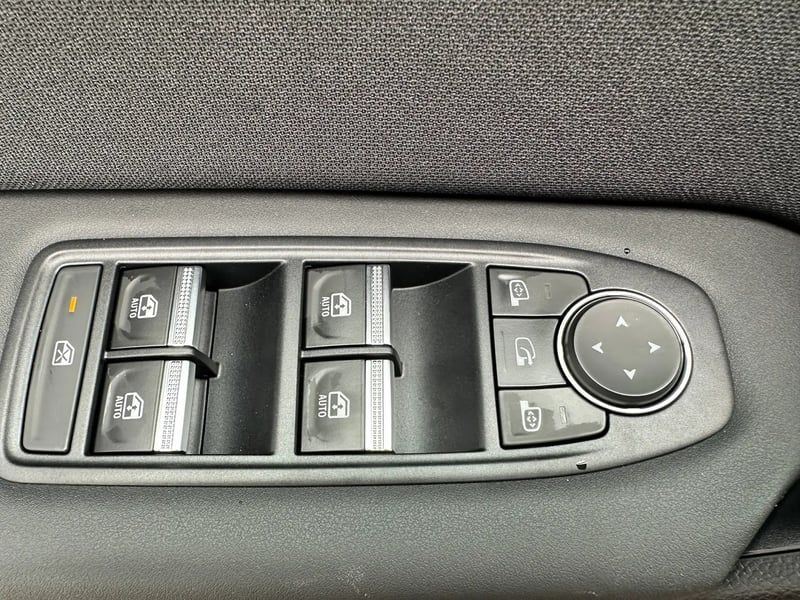 Photo de la voiture RENAULT CAPTUR Captur 1.6 E-Tech full hybrid 145ch esprit Alpine