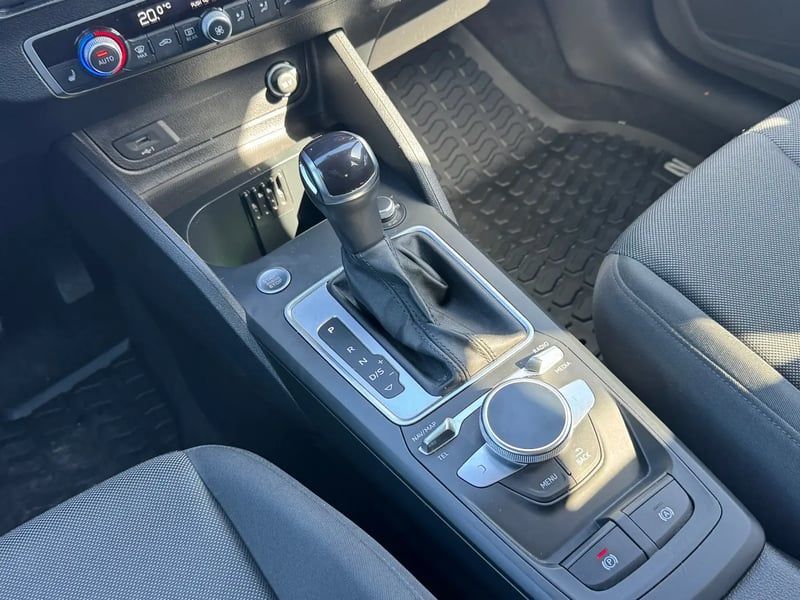 Photo de la voiture AUDI Q2 35 TFSI 150 S tronic 7 S line
