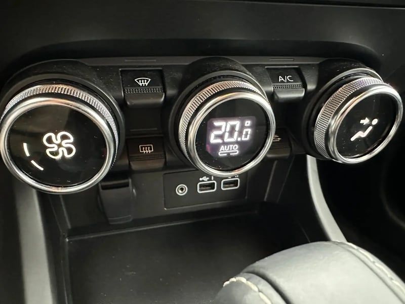 Photo de la voiture RENAULT ARKANA mild hybrid 140 EDC GSR2 Evolution