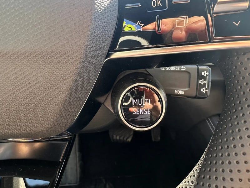 Photo de la voiture RENAULT AUSTRAL full hybrid E-Tech 200 ch Techno