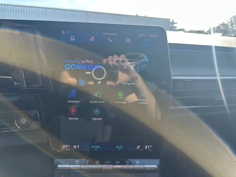 Photo de la voiture RENAULT AUSTRAL full hybrid E-Tech 200 ch Techno