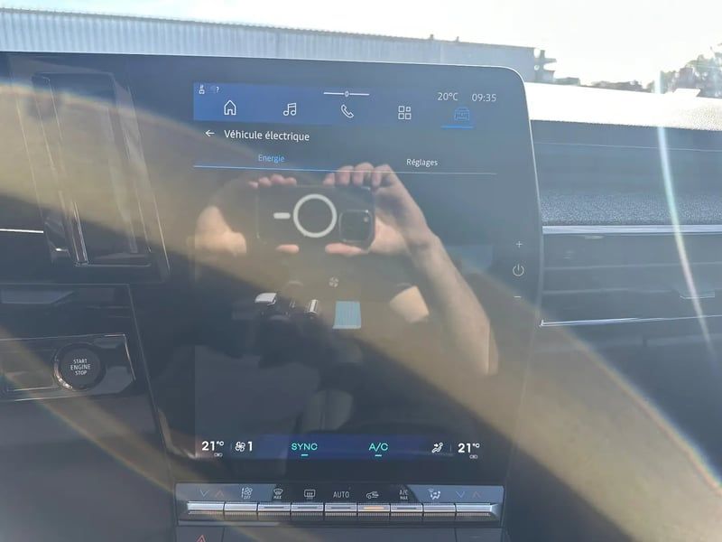 Photo de la voiture RENAULT AUSTRAL full hybrid E-Tech 200 ch Techno