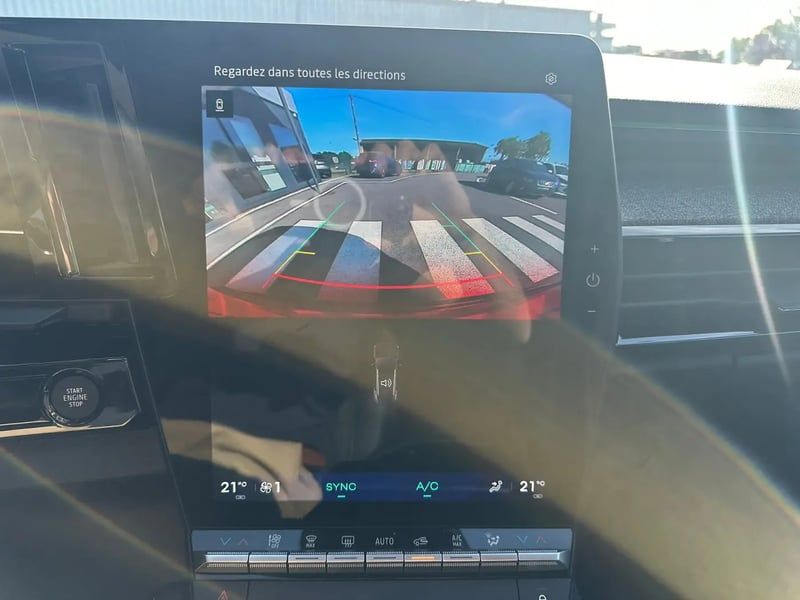 Photo de la voiture RENAULT AUSTRAL full hybrid E-Tech 200 ch Techno