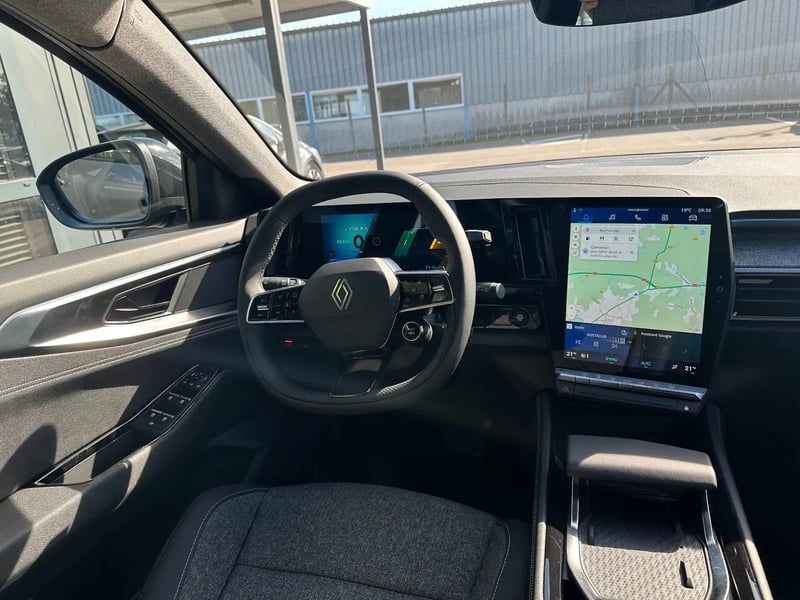Photo de la voiture RENAULT AUSTRAL full hybrid E-Tech 200 ch Techno