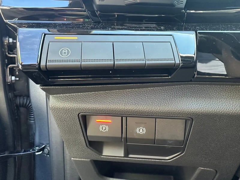 Photo de la voiture RENAULT AUSTRAL full hybrid E-Tech 200 ch Techno