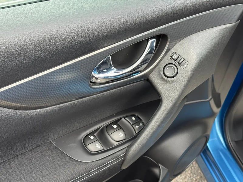 Photo de la voiture NISSAN QASHQAI 1.2 DIG-T 115 N-Connecta