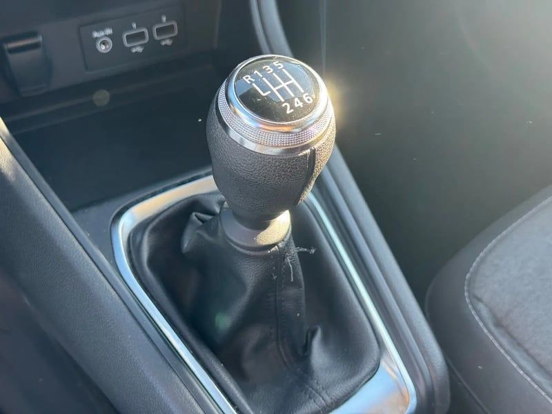 Photo de la voiture RENAULT CAPTUR TCe 90 Equilibre