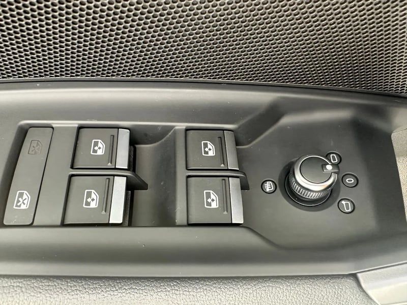 Photo de la voiture AUDI A3 SPORTBACK TFSI Mild Hybrid 116 S tronic 7 Design