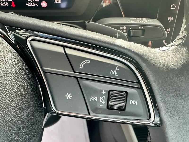 Photo de la voiture AUDI A3 SPORTBACK TFSI Mild Hybrid 116 S tronic 7 Design