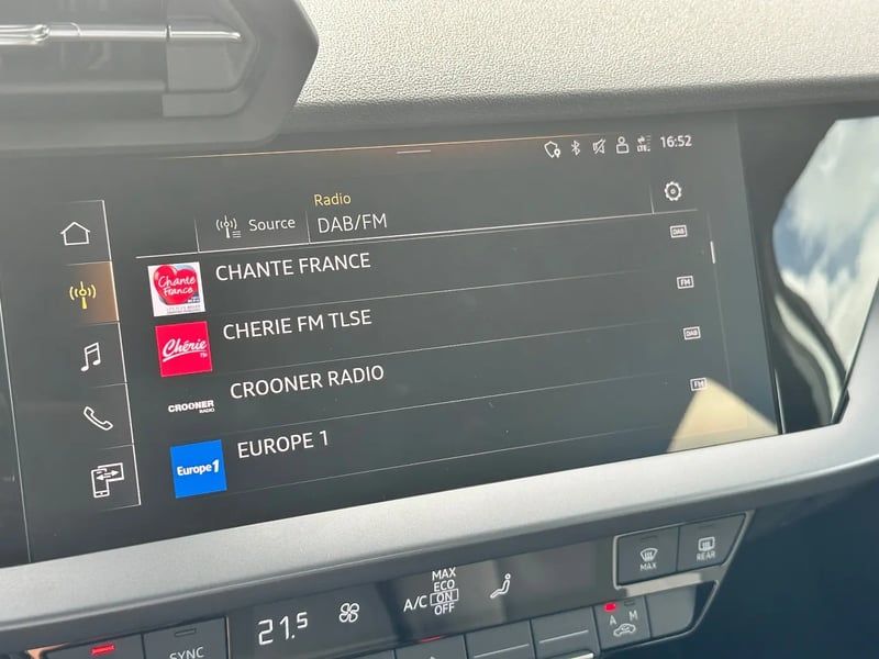 Photo de la voiture AUDI A3 SPORTBACK TFSI Mild Hybrid 116 S tronic 7 Design