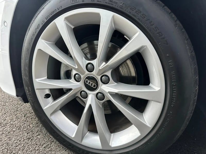 Photo de la voiture AUDI A3 SPORTBACK TFSI Mild Hybrid 116 S tronic 7 Design