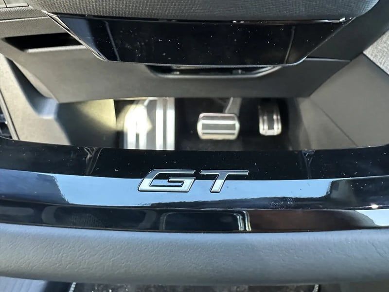 Photo de la voiture PEUGEOT 5008 Hybrid 136 e-DCS6 GT