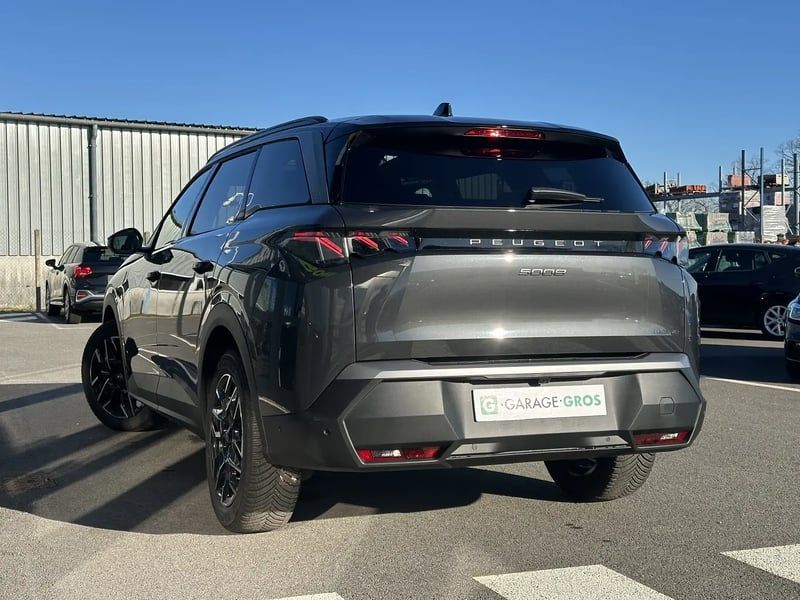 Photo de la voiture PEUGEOT 5008 Hybrid 136 e-DCS6 GT