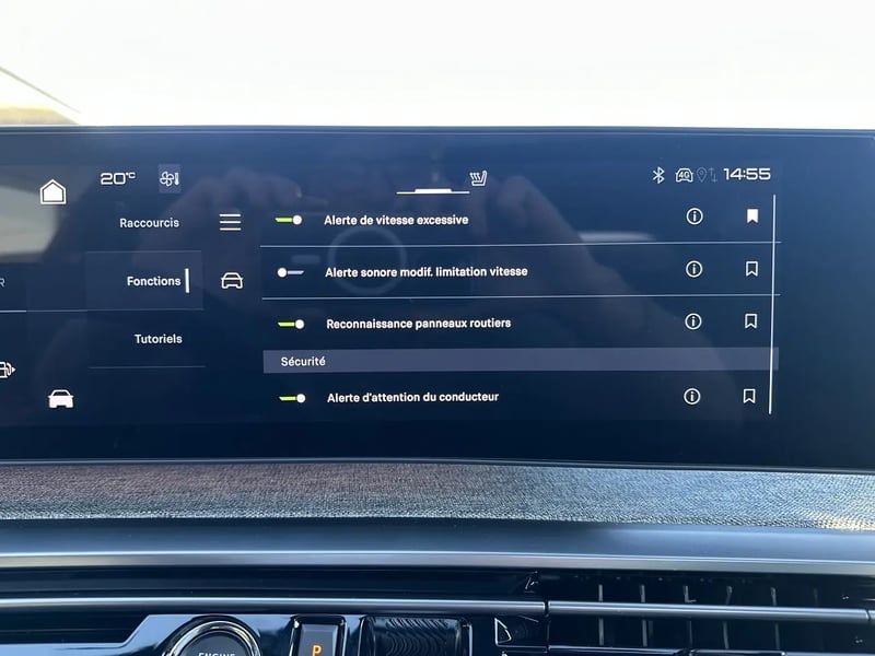 Photo de la voiture PEUGEOT 5008 Hybrid 136 e-DCS6 GT