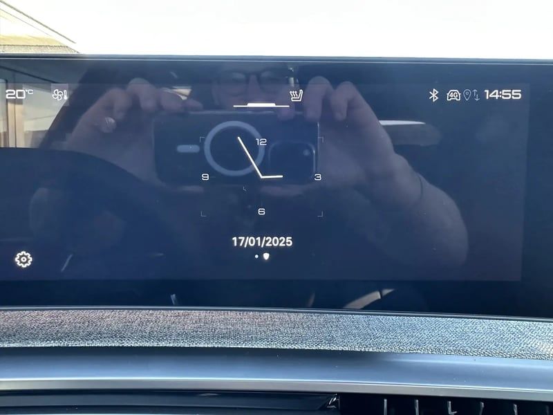 Photo de la voiture PEUGEOT 5008 Hybrid 136 e-DCS6 GT