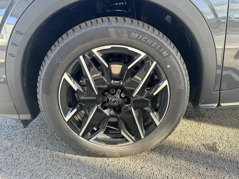 Photo de la voiture PEUGEOT 5008 Hybrid 136 e-DCS6 GT