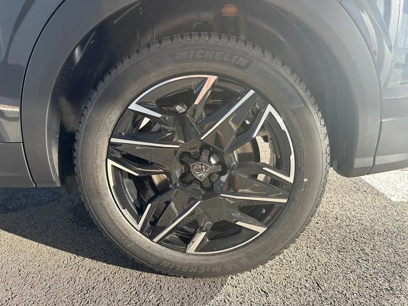 Photo de la voiture PEUGEOT 5008 Hybrid 136 e-DCS6 GT