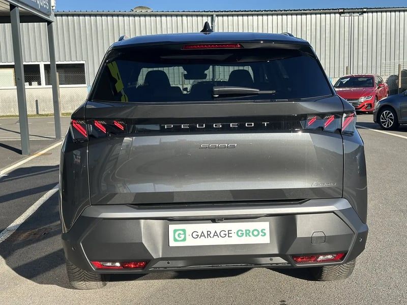 Photo de la voiture PEUGEOT 5008 Hybrid 136 e-DCS6 GT