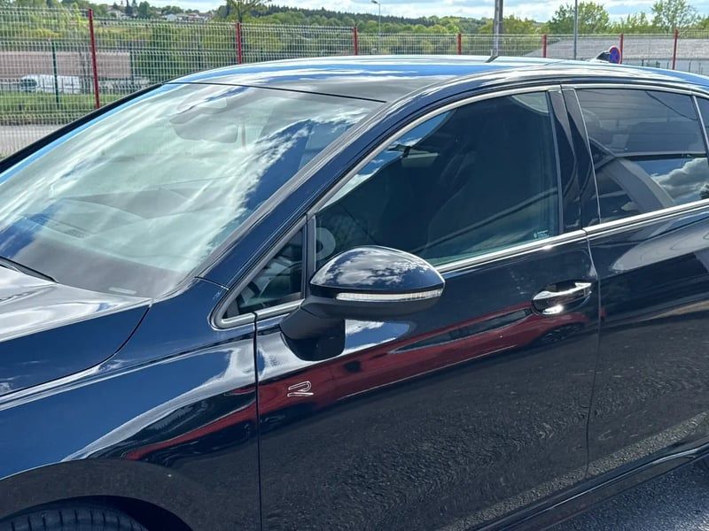 Photo de la voiture VOLKSWAGEN GOLF 1.5 eTSI EVO2 150 DSG7 R-Line Edition