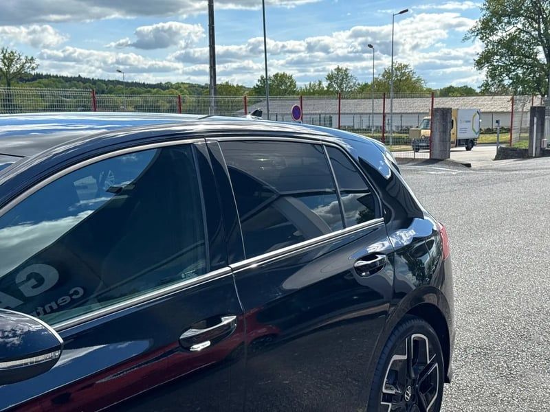 Photo de la voiture VOLKSWAGEN GOLF 1.5 eTSI EVO2 150 DSG7 R-Line Edition