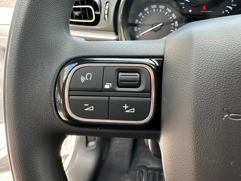 Photo de la voiture CITROEN C3 PureTech 83 S&S BVM5 Shine