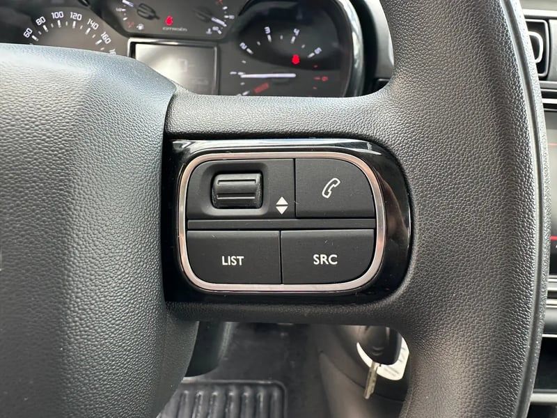 Photo de la voiture CITROEN C3 PureTech 83 S&S BVM5 Shine
